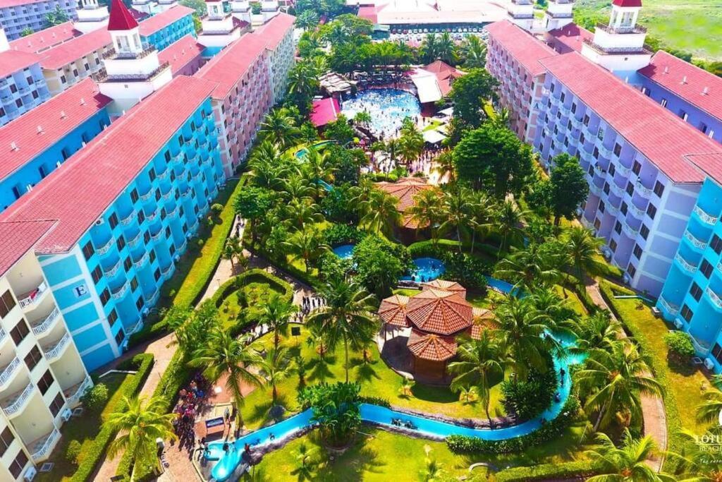 Lotus Desaru Beach Resort, 2 Bdrms, W/Splash Park Bandar Penawar Dış mekan fotoğraf