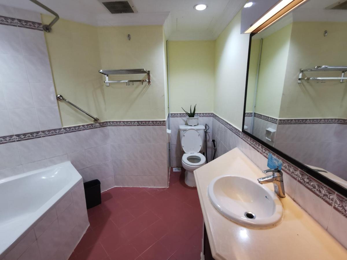 Lotus Desaru Beach Resort, 2 Bdrms, W/Splash Park Bandar Penawar Dış mekan fotoğraf